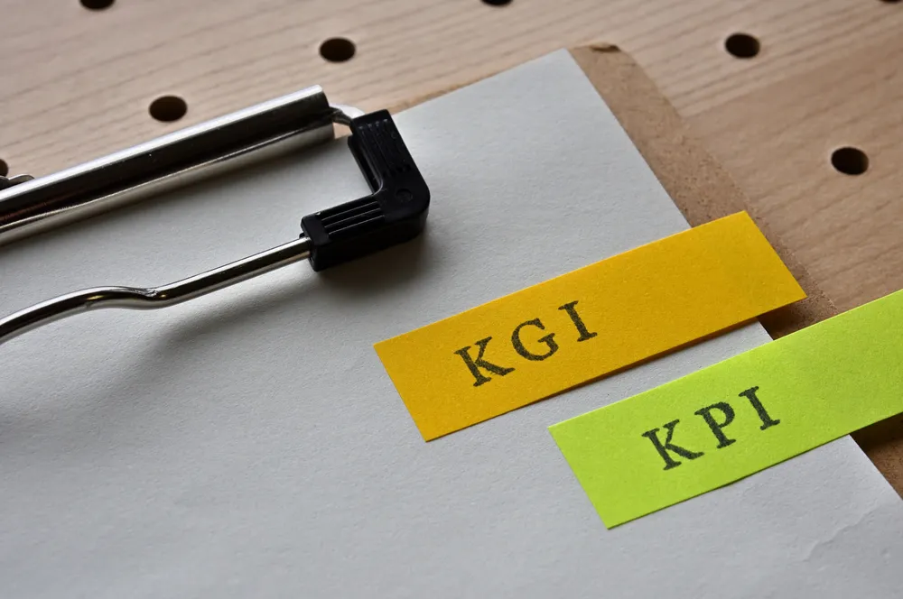 KGIとKPIの違いとは？設定するメリットや具体例、関連用語をわかりやすく解説